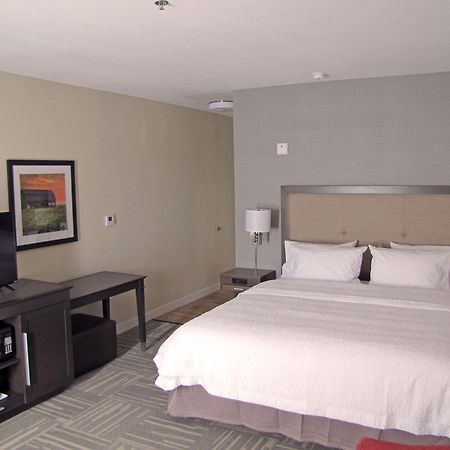 Hampton Inn Mcpherson Exteriör bild