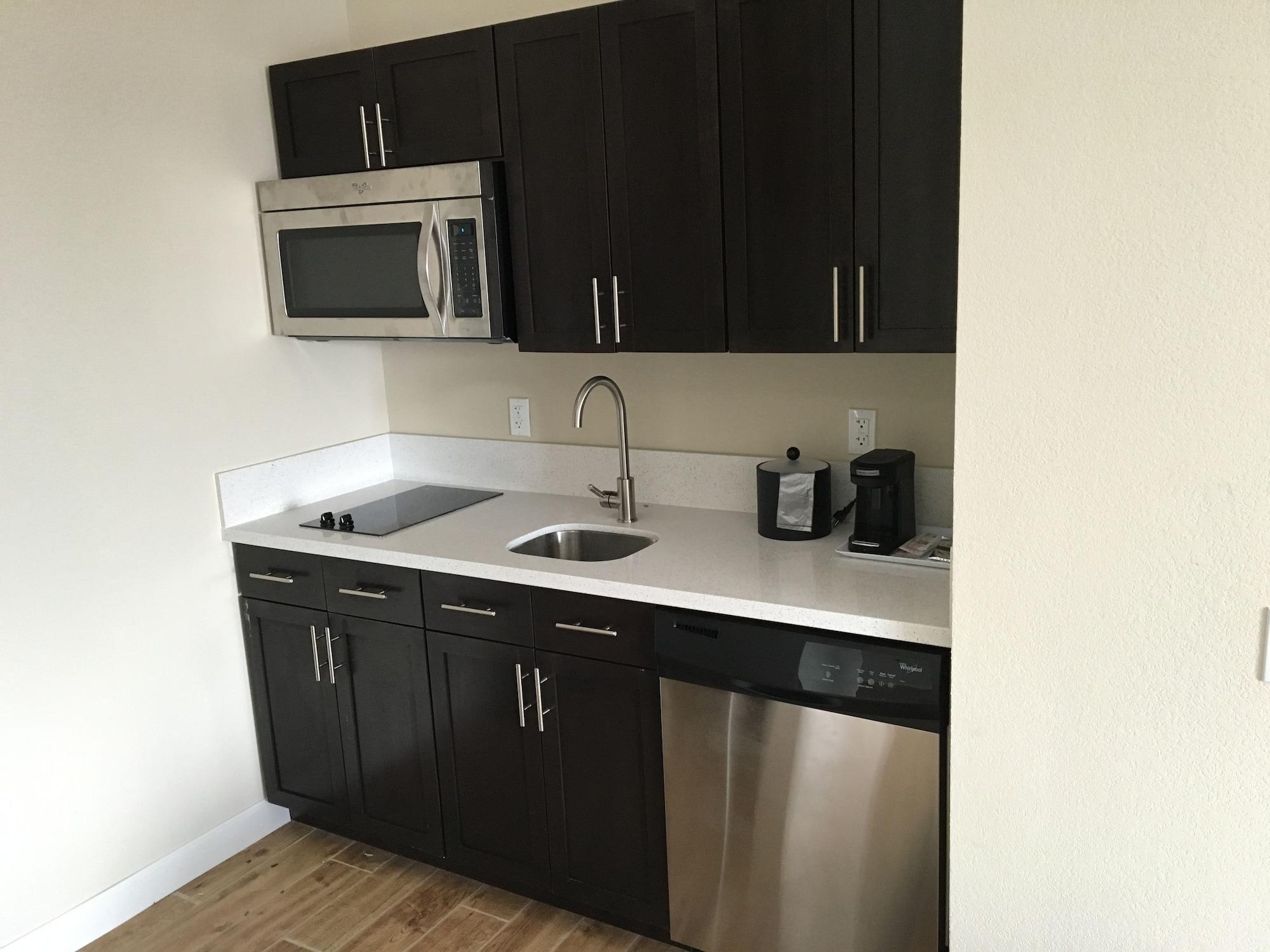 Hampton Inn Mcpherson Exteriör bild