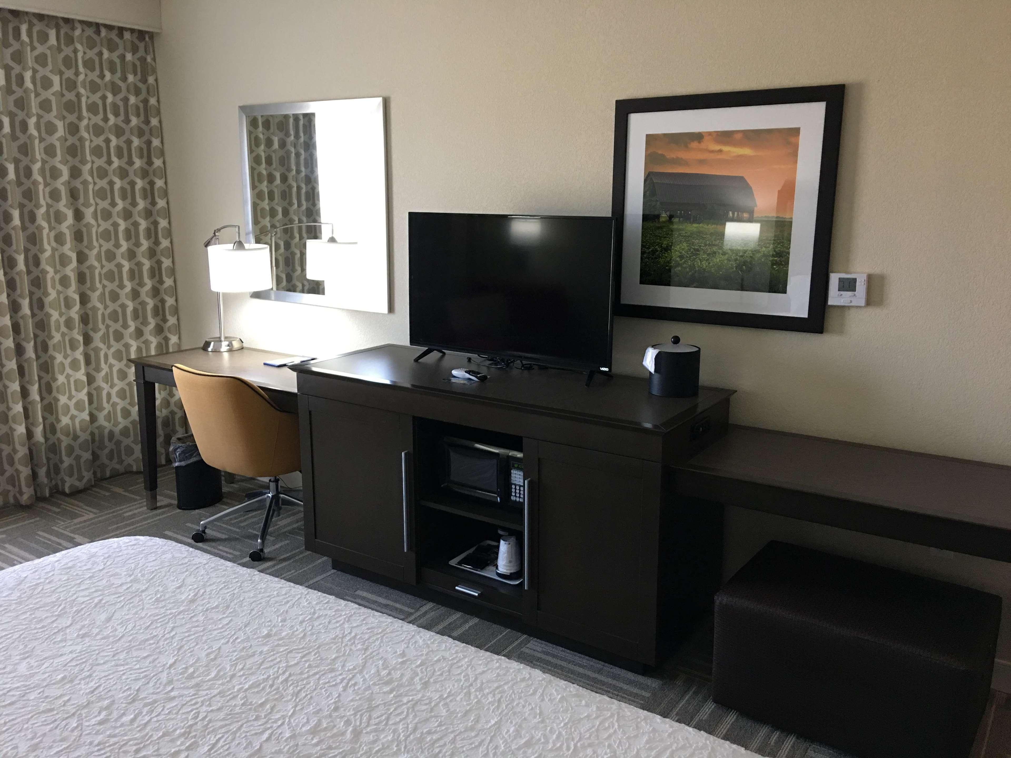 Hampton Inn Mcpherson Exteriör bild