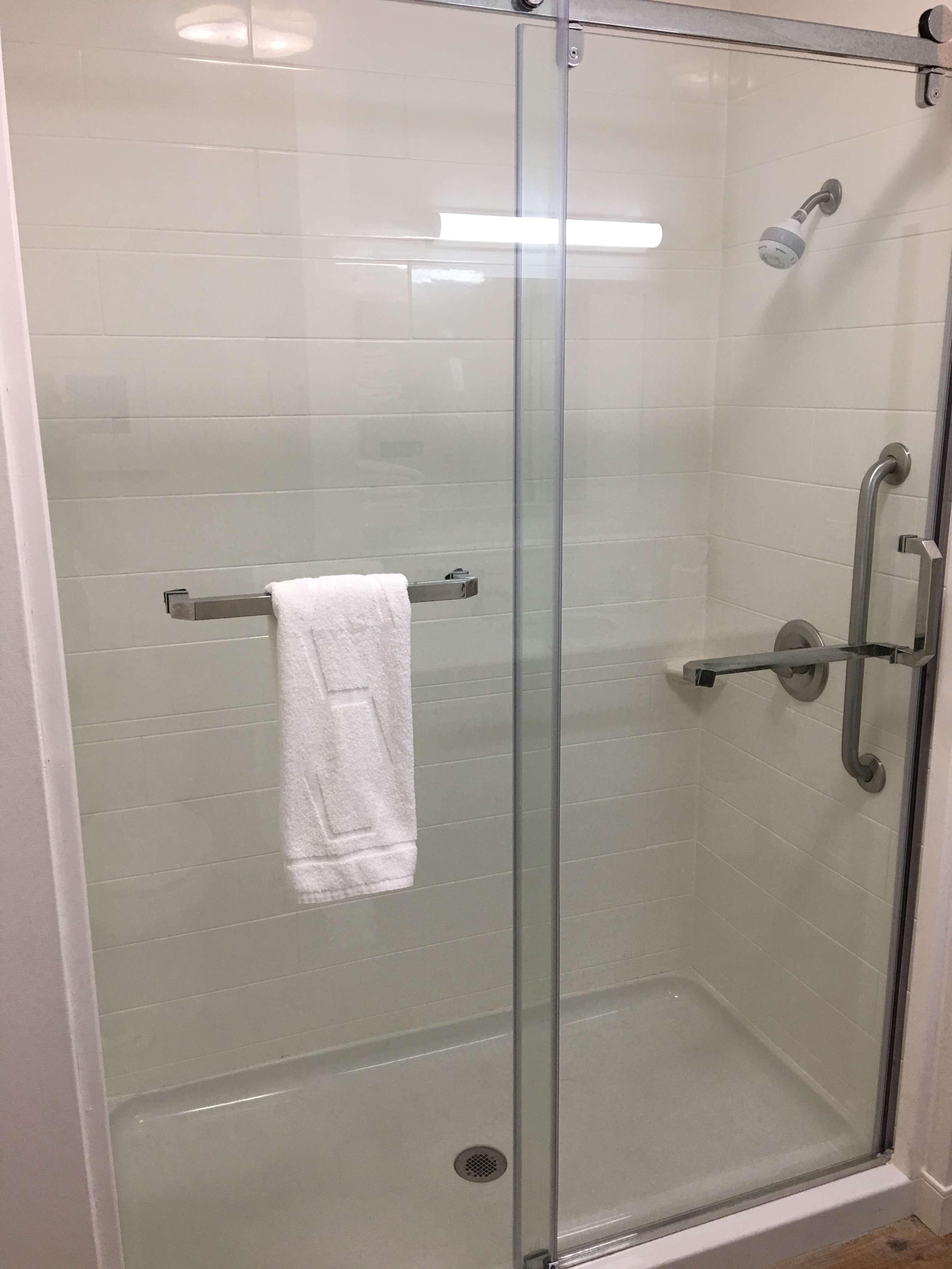 Hampton Inn Mcpherson Exteriör bild