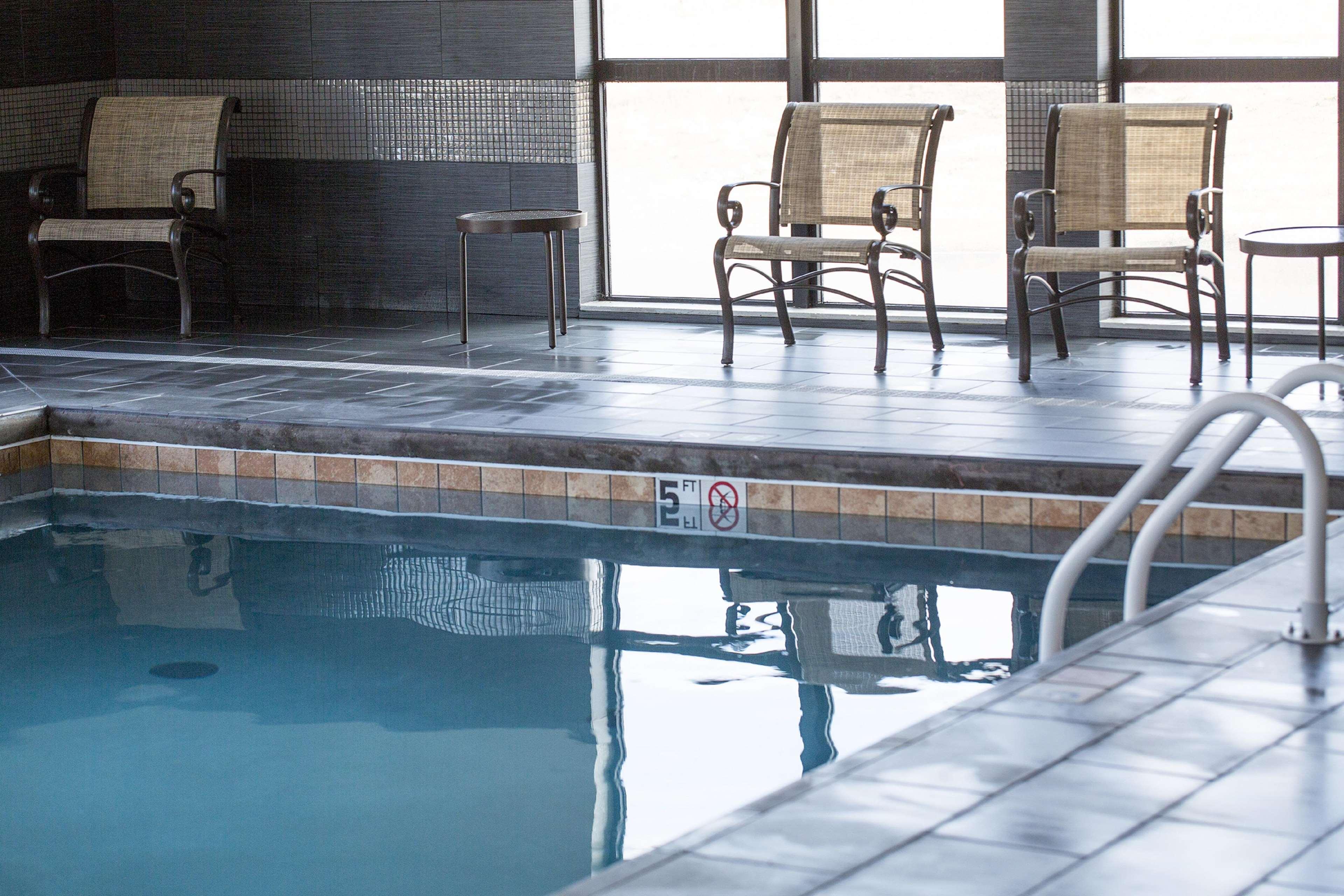 Hampton Inn Mcpherson Exteriör bild