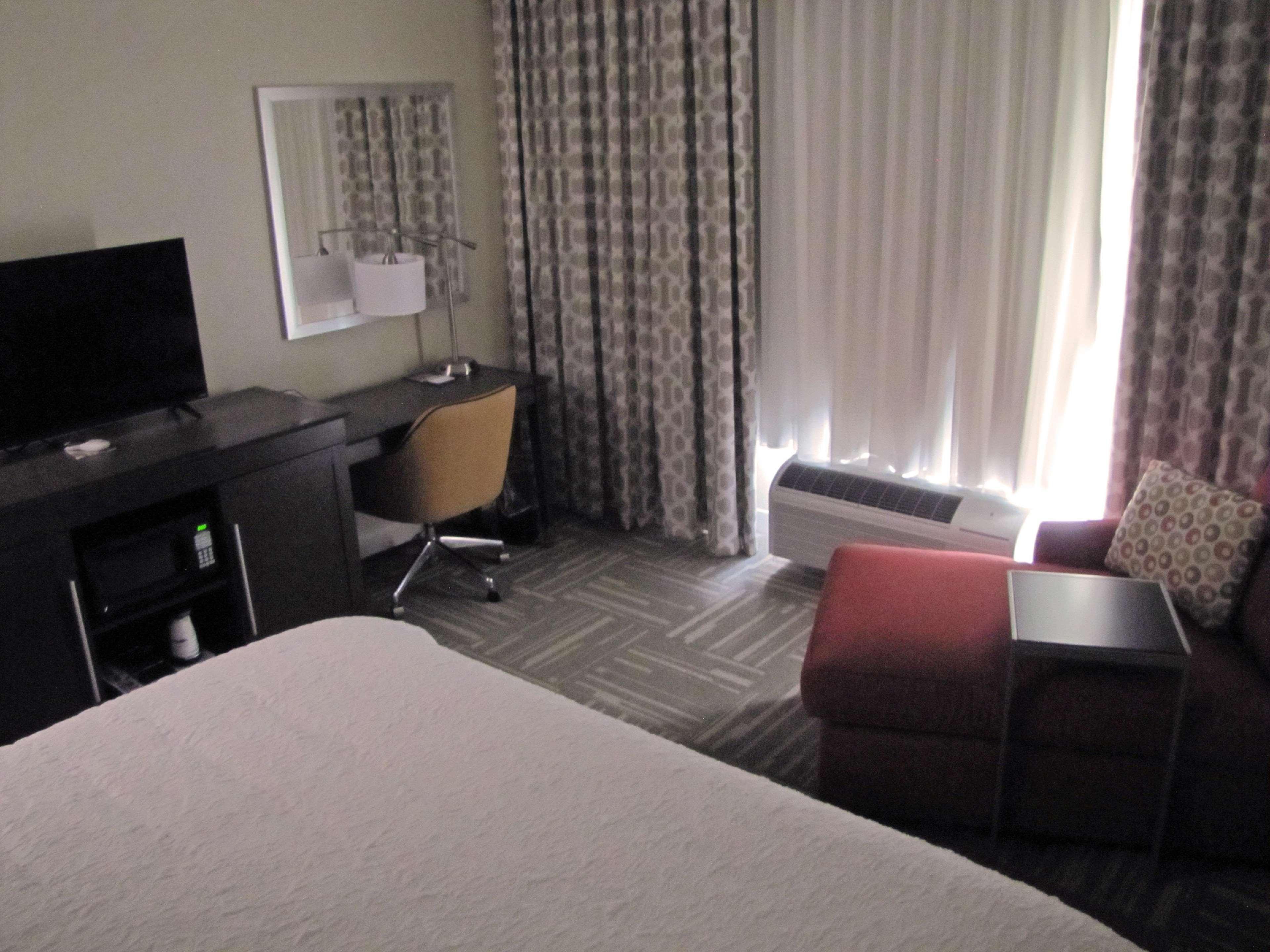 Hampton Inn Mcpherson Exteriör bild