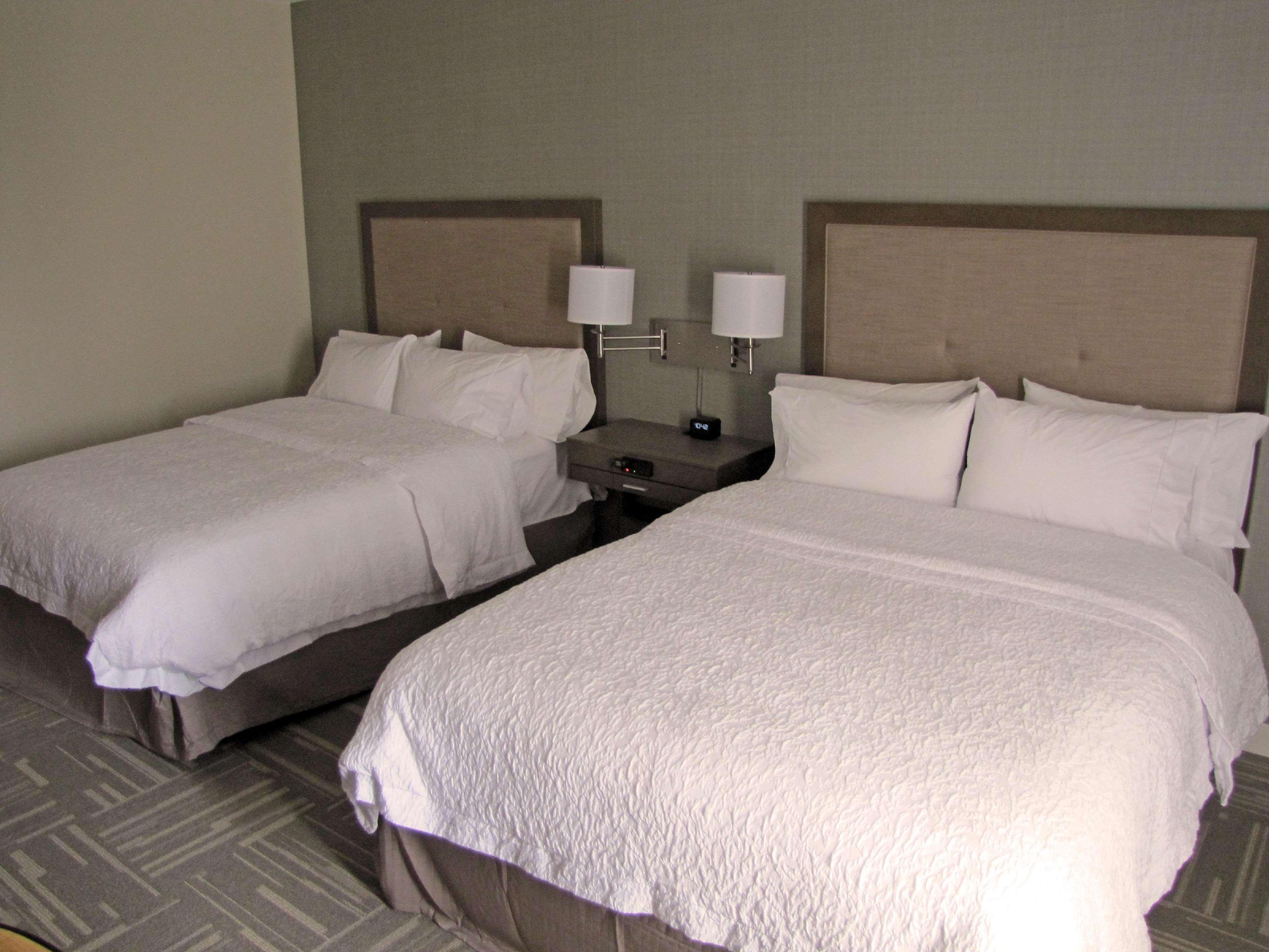 Hampton Inn Mcpherson Exteriör bild