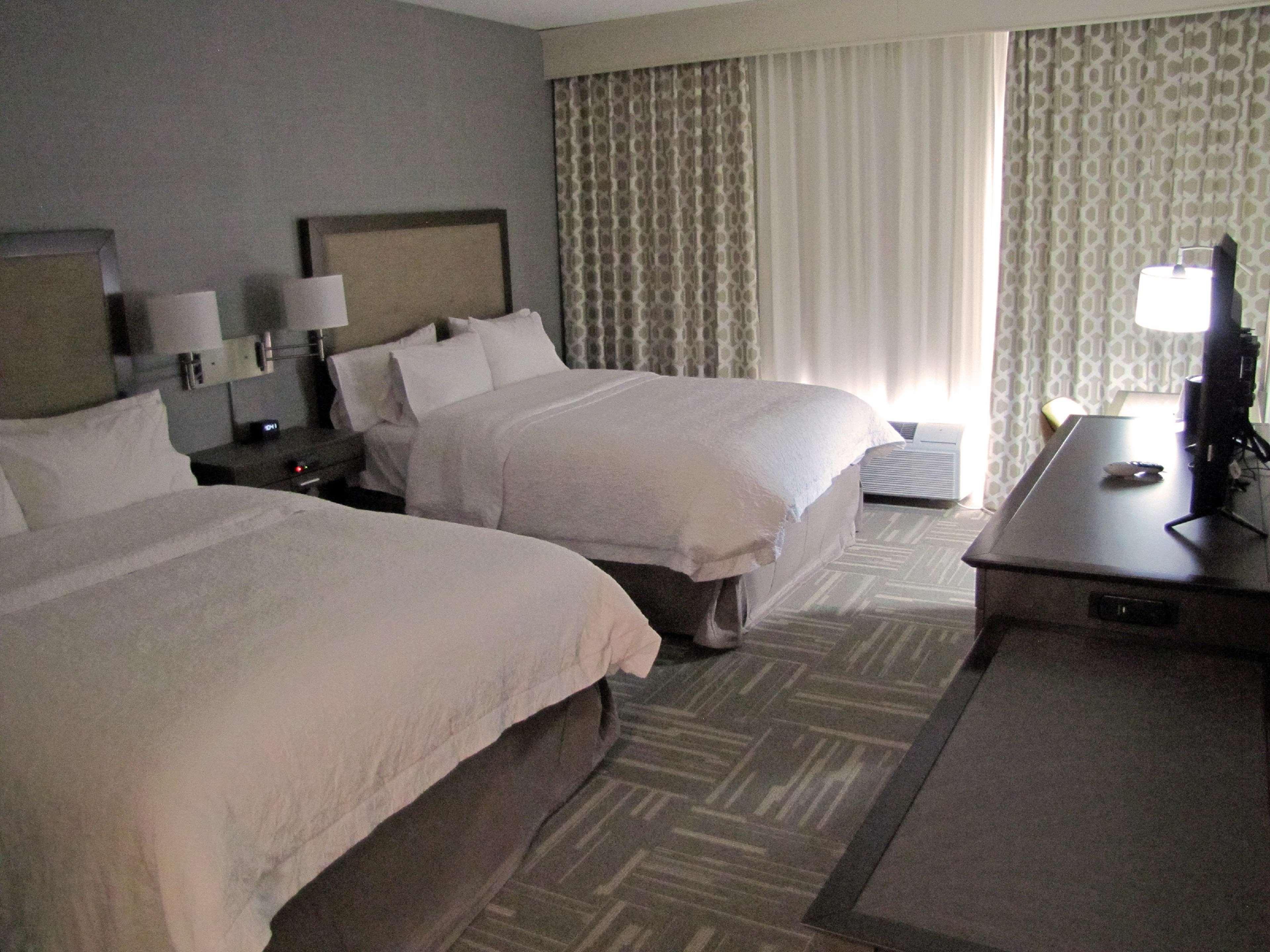 Hampton Inn Mcpherson Exteriör bild