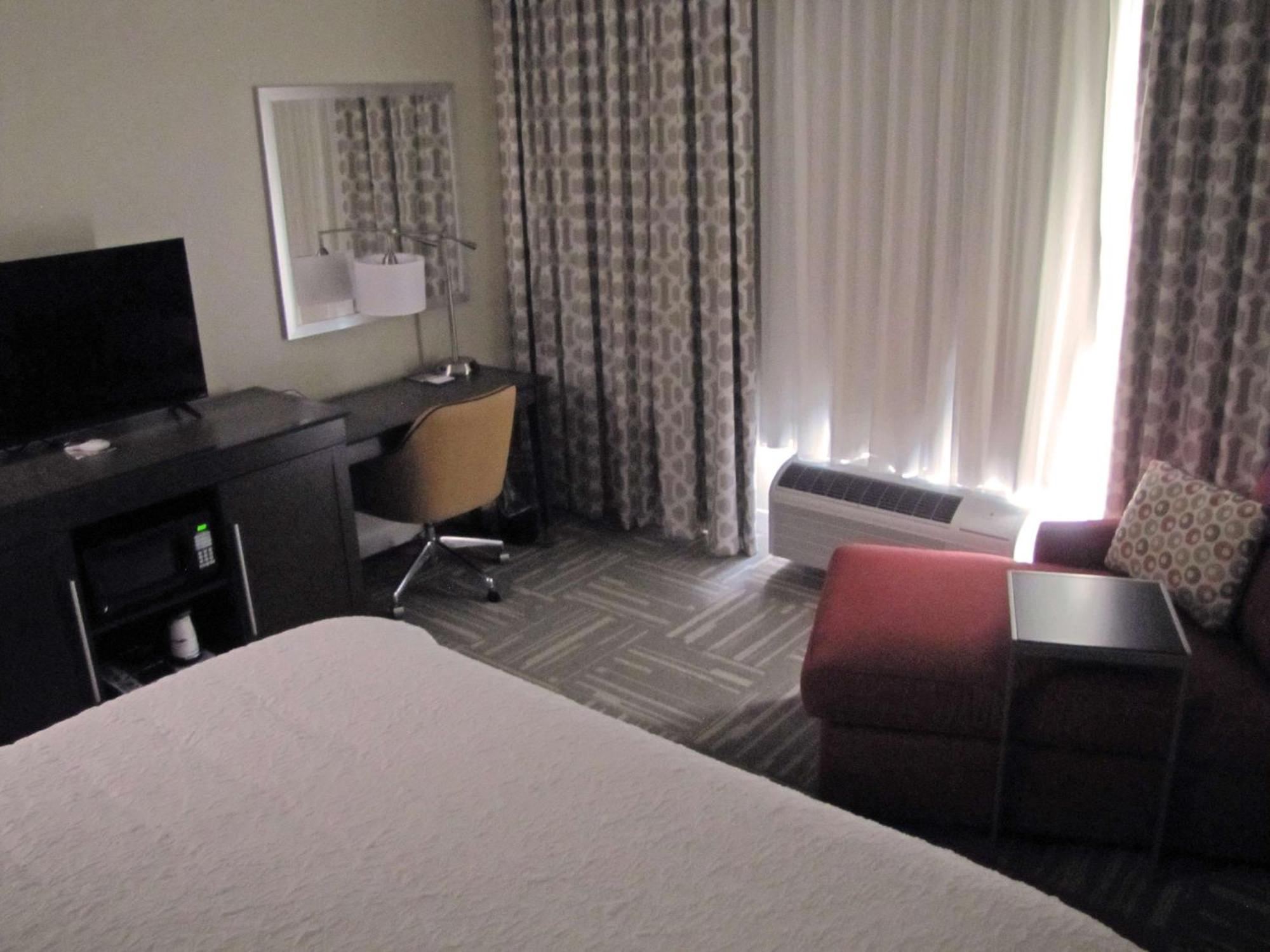 Hampton Inn Mcpherson Exteriör bild