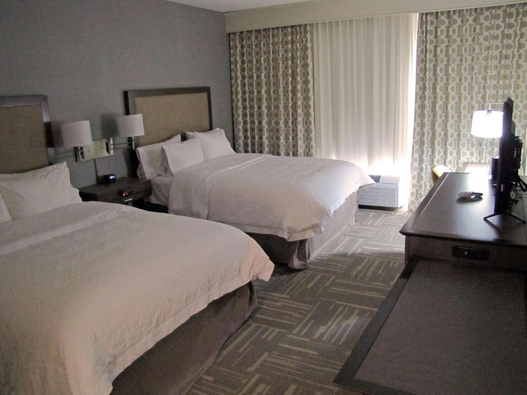 Hampton Inn Mcpherson Exteriör bild
